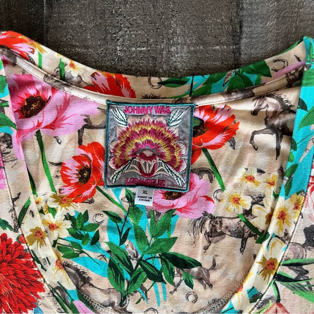 Johnny Was ~ Lace Garden Printed V-Neck Tee ~ Horses & Butterflies ~ XL - Picture 4 of 11